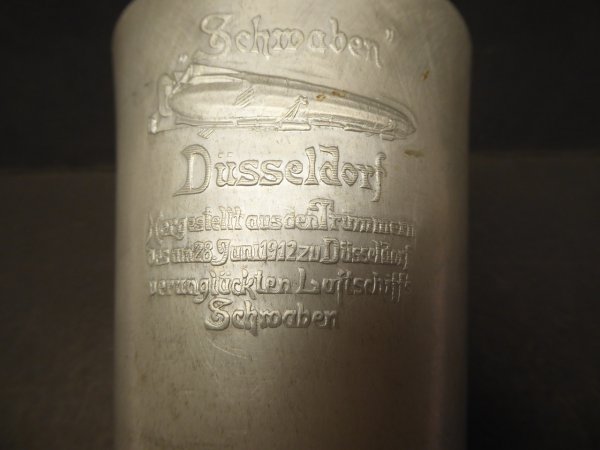 Andenken Becher "Schwaben" Düsseldorf - Hergestellt aus den Trümmern des am 28. Juni 1912 zu Düsseldorf verunglückten Luftschiff Schwaben