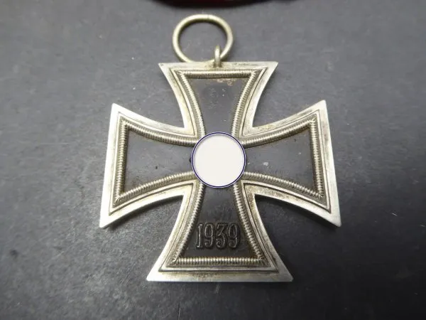 EK2 Eisernes Kreuz 2. Klasse 1939 am Band, ohne Hersteller