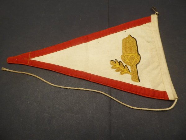 Unknown division pennant with oak leaves 30 x 18 cm.