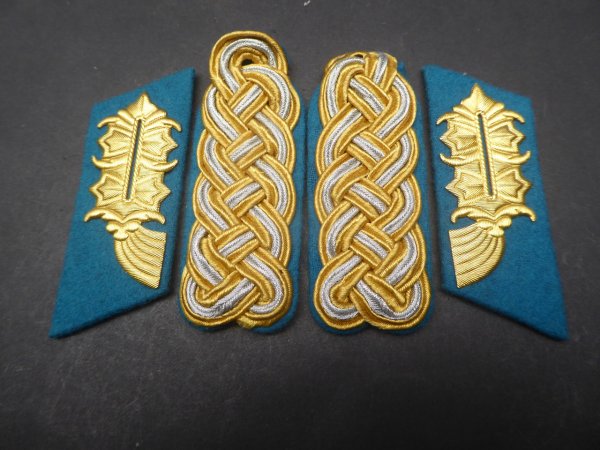 DDR NVA - pair of collar tabs + epaulettes for the service shirt General Air Force