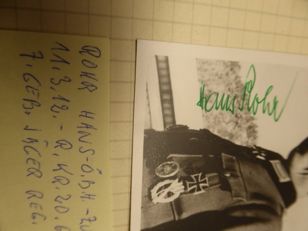 Ritterkreuzträger Leutnant Hans Rohr, Repro-Foto nach 45 mit originaler Unterschrift