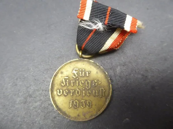 Medaille für Kriegsverdienst 1939 am Band