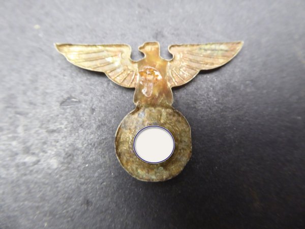 Early cap eagle, split pins missing