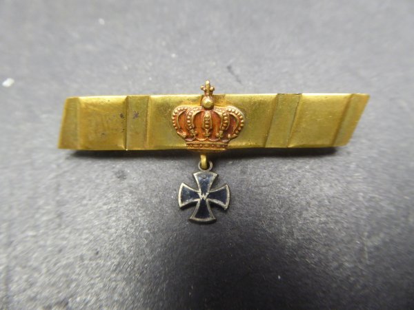 Patriotic brooch with applied crown + iron cross as a pendant WWI
