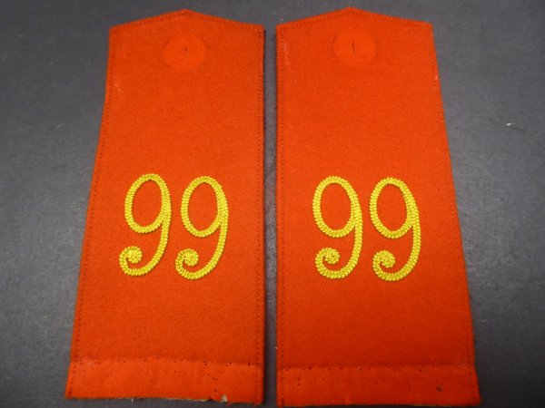 Pair of Prussian shoulder boards for teams of the 2nd Upper Rhine Infantry Regiment No. 99