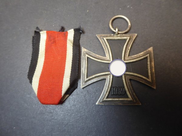 EK2 Iron Cross 2nd Class 1939 with manufacturer 7 for Meybauer on the assembly line