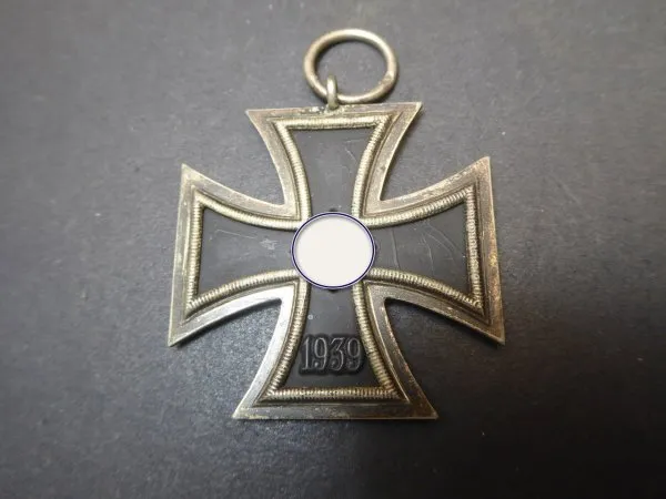 EK2 Eisernes Kreuz 2. Klasse 1939 mit Hersteller 7 für Meybauer am Band