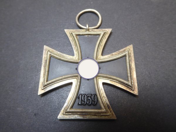 EK2 Iron Cross 2nd Class 1939 with manufacturer 11 for Grossmann & Co. / Vienna on the assembly line