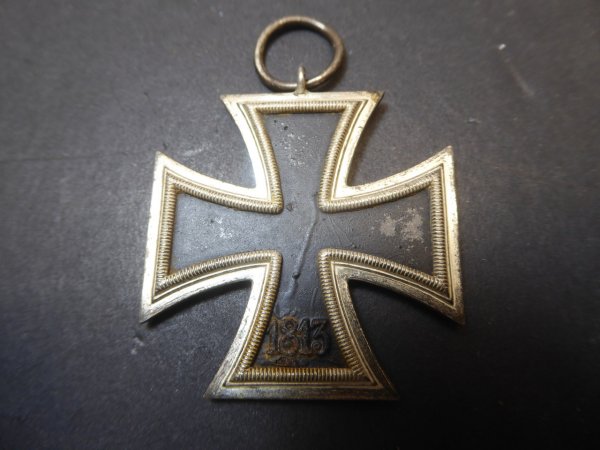 EK2 Iron Cross 2nd Class 1939 from the manufacturer Deumer L/11 on the assembly line