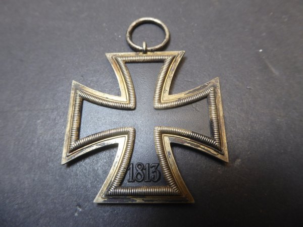 EK2 Iron Cross 2nd Class 1939 from the manufacturer 27 Maria Schenkl / Vienna on the assembly line