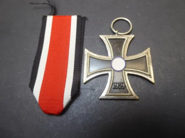 EK2 Iron Cross 2nd Class 1939 from manufacturer 3 for Deumer Schinkel variant