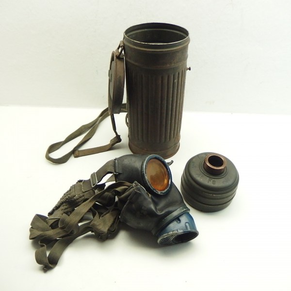 German gas mask Wehrmacht in container with unit 3/38