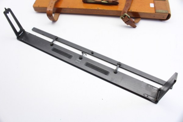 Peildiopter Parallel Linear R. E. CO. MK.2. britisches Beutestück im Holzbehälter