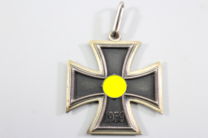Ritterkreuz des Eisernen Kreuzes 1939 im Etui (L/12) als Kopie mit komplettem Band