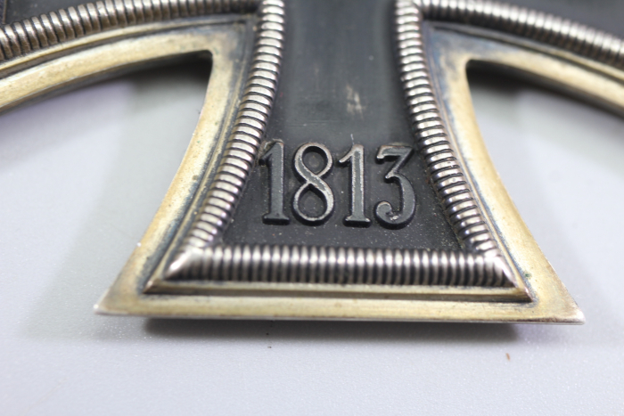 Ritterkreuz des Eisernen Kreuzes 1939 im Etui (L/12) als Kopie mit komplettem Band