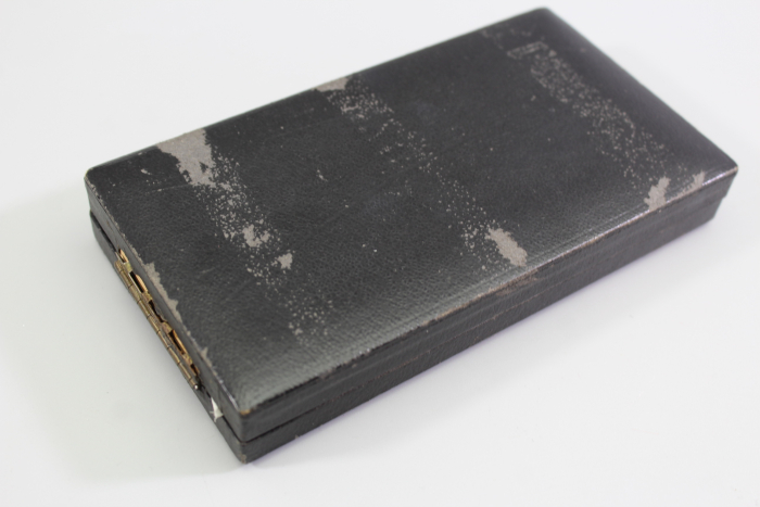 Ritterkreuz des Eisernen Kreuzes 1939 im Etui (L/12) als Kopie mit komplettem Band