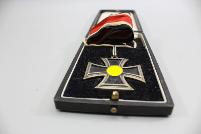 Ritterkreuz des Eisernen Kreuzes 1939 im Etui (L/12) als Kopie mit komplettem Band