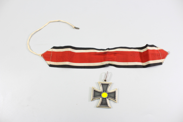 Ritterkreuz des Eisernen Kreuzes 1939 im Etui (L/12) als Kopie mit komplettem Band