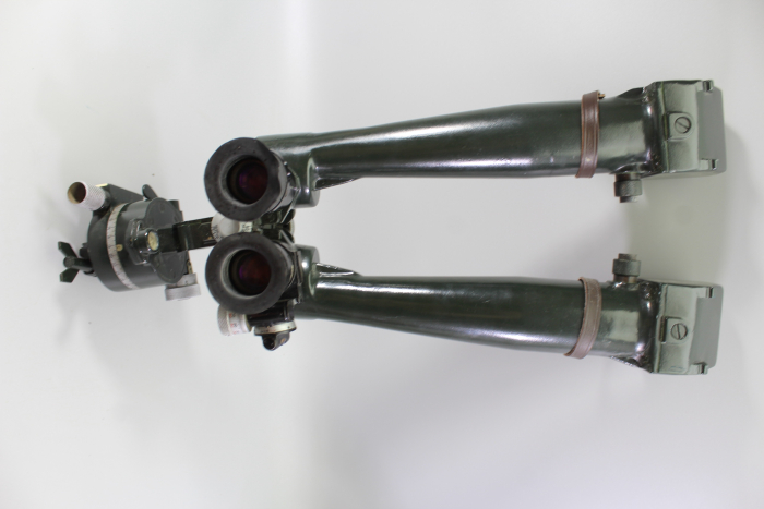 Frühes sowjetisches Scherenfernrohr ASzT 10x45 von 1956 – markiert und gestempelt