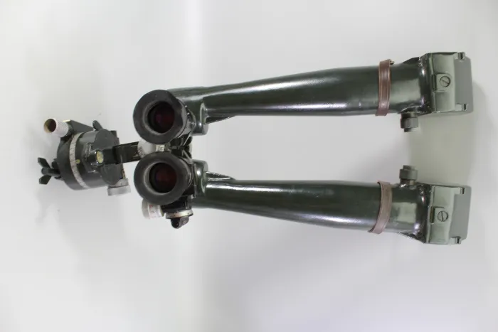 Frühes sowjetisches Scherenfernrohr ASzT 10x45 von 1956 – markiert und gestempelt