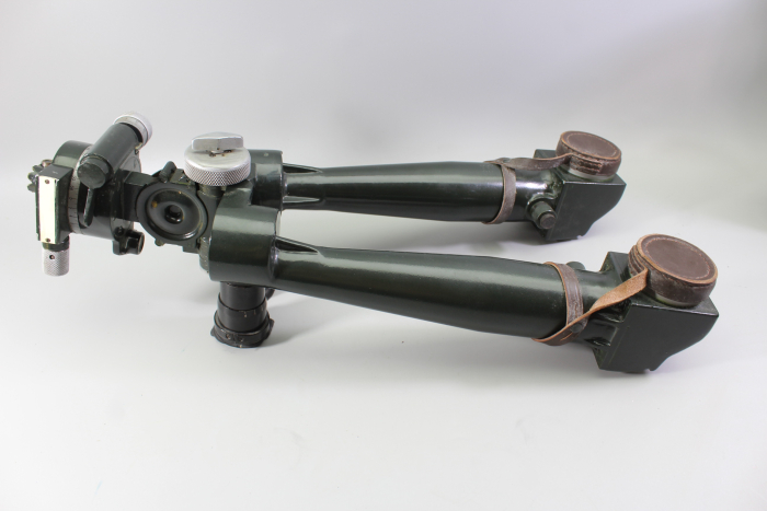 Frühes sowjetisches Scherenfernrohr ASzT 10x45 von 1956 – markiert und gestempelt