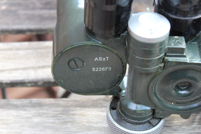 Frühes sowjetisches Scherenfernrohr ASzT 10x45 von 1956 – markiert und gestempelt