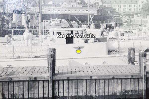 Fotoalben eines Marine Soldaten U-Boot, Torpedoboot Jaguar und U-Bootsbegleitschiff Saar, 153 Fotos