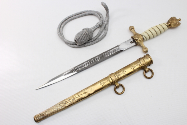 WW2 Kriegsmarine officer's dagger M1938 with portepee and flash scabbard - Eickhorn Solingen with beautiful over the shoulder logo