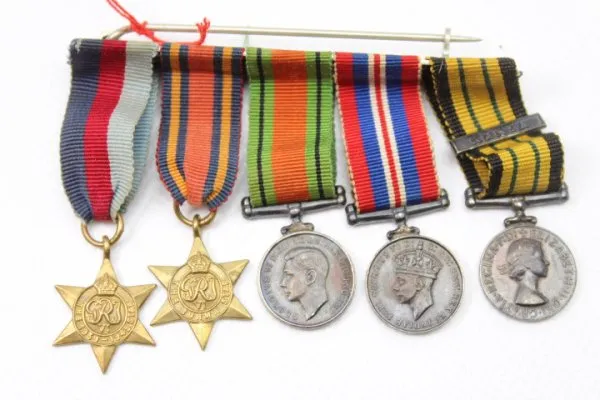 WW2 English miniature World War 5 medal clasp