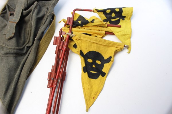 Ww2 Wehrmacht original bag with 6 mines warning flags