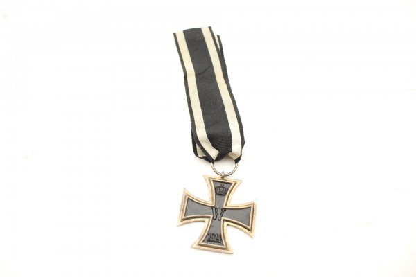 WW1 iron cross 2nd class 1914 on the ribbon, with manufacturer EW, core blackening in good condition.