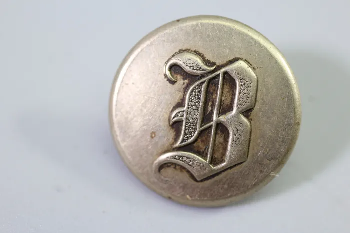 4x original Metall Uniform Knopf Uniformknopf mit Monogramm Buchstabe B, erhaben herausgearbeitet
