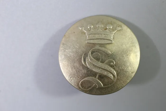 Original metal uniform button, so-called livery button