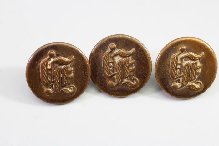 3x Antique Hunting Uniform Buttons with Coat of Arms