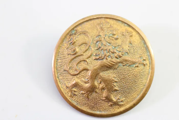 Livery uniform button, brass-colored Bavarian sergeant's button.