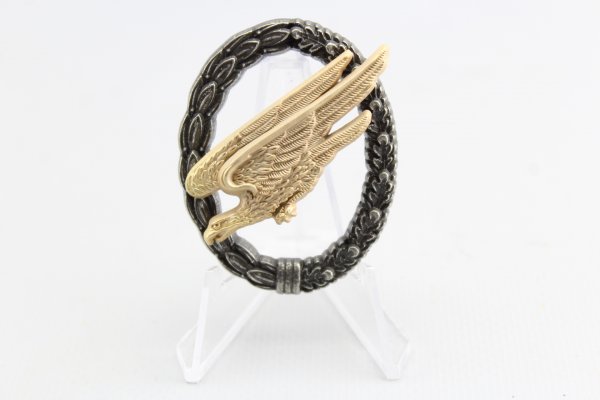 Collector's production paratrooper badge