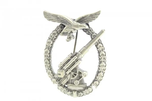 Anti-aircraft combat badge of the Luftwaffe manufacturer Brehmer Markneukirchen Anti-aircraft combat badge of the Luftwaffe