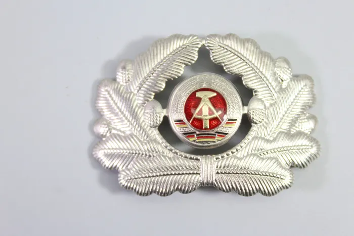 Abzeichen DDR NVA, Mützenkranz Offizier LASK