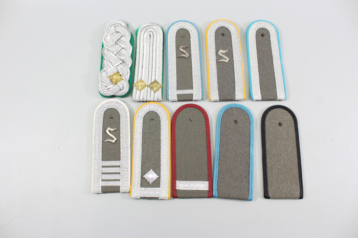 DDR NVA Konvolut Uniformteile und Uniformzubehör