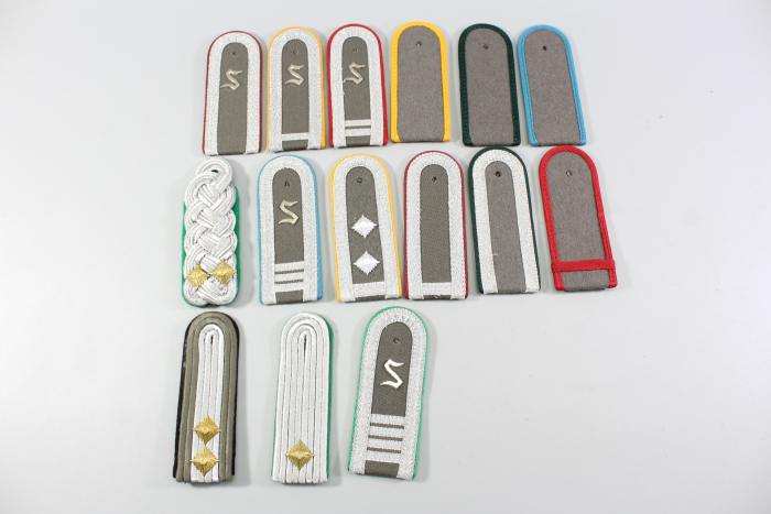 DDR NVA Konvolut Uniformteile und Uniformzubehör