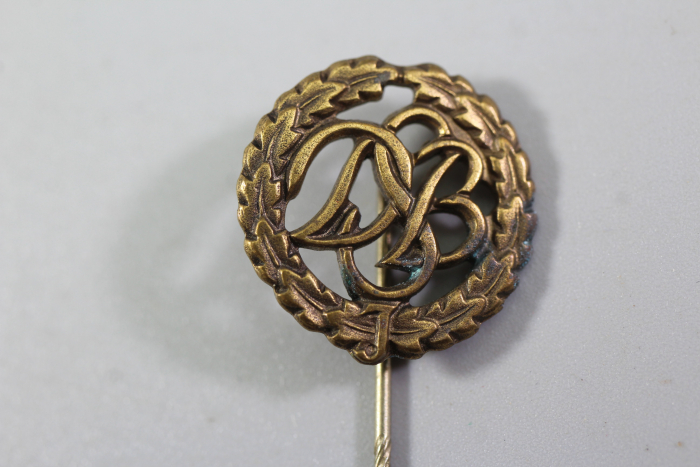 Miniatur DSB - Deutsches Jugend Sportabzeichen - in Bronze an Nadel im schönen Zustand