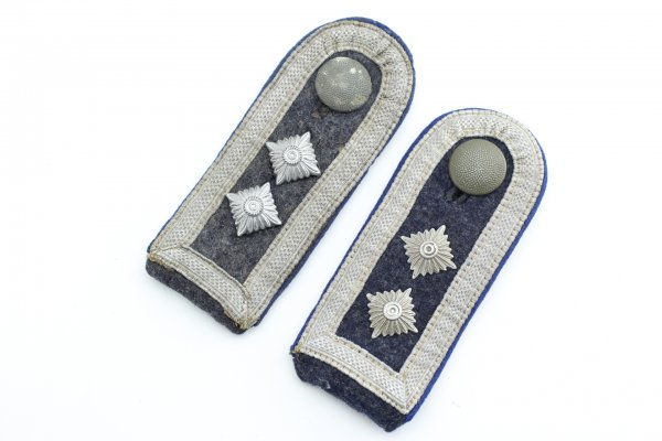 Wehrmacht Heer pair of shoulder boards for a senior sergeant medic