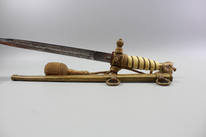 WW2 Kriegsmarine Offiziersdolch mit Portepee & Blitzscheide – F.W. Höller Solingen