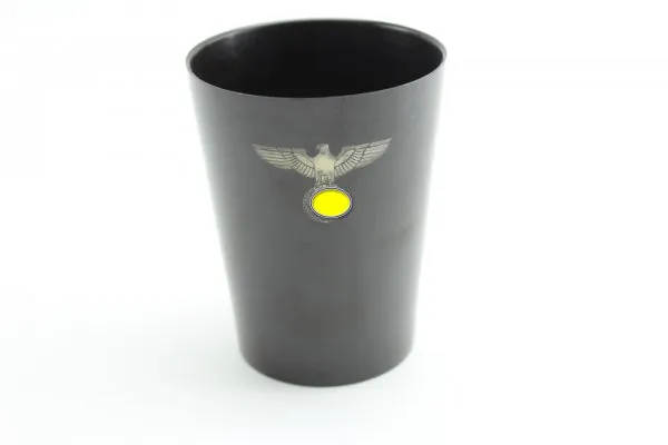 Dice or drinking cup of the Wehrmacht, eagle ground / engraved, signs of wear