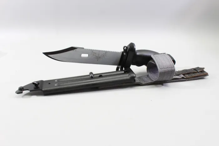 Kampfmesser 87 Überlebensmesser KM 87 der Nationalen Volksarmee mit kompl. Überlebenskapsel im Griff, original