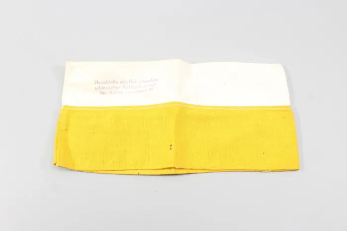 Armbinde schlesischer Katholiken in weiss Gelb, gestempelt