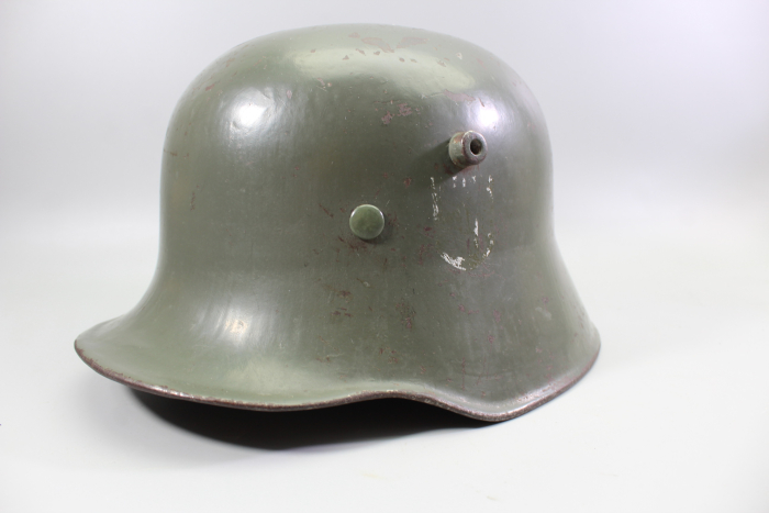 Deutscher M18 Stahlhelm mit Trägername und „Nobelriemen“ sowie Einheit Pionier-Bataillon 20 aus Hamburg – Harburg, ehem. Doppelemblem