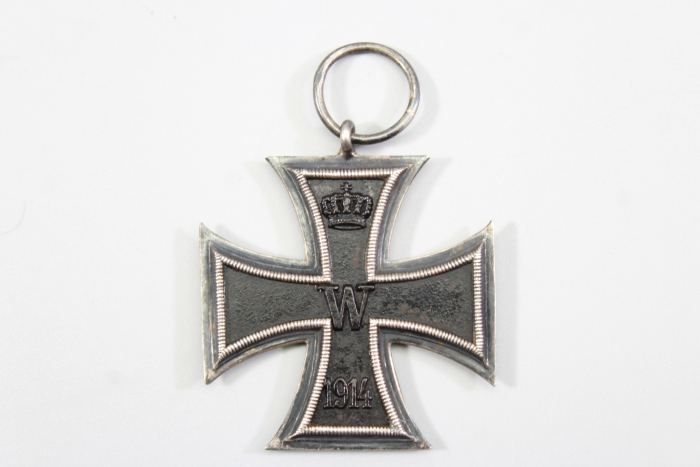 World War I, Iron Cross 2nd Class 1914, maker's mark "FR" on the suspension ring for Gebrüder Friedländer, Berlin, original uncleaned condition.