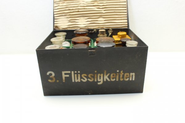 Sanitätskasten Wehrmacht 3 Flüssigkeiten mit Inhalt