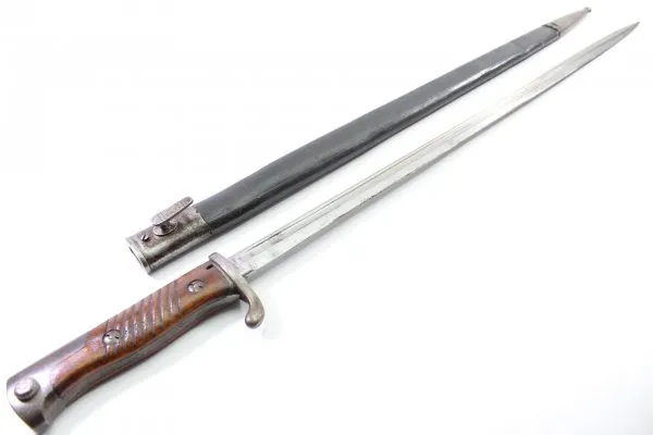 World War I Saxony, bayonet model 1898 with troop stamp, acceptance stamp, leather scabbard, Saxon ruler's monogram, maker's mark Simson & Co. Suhl Solingen